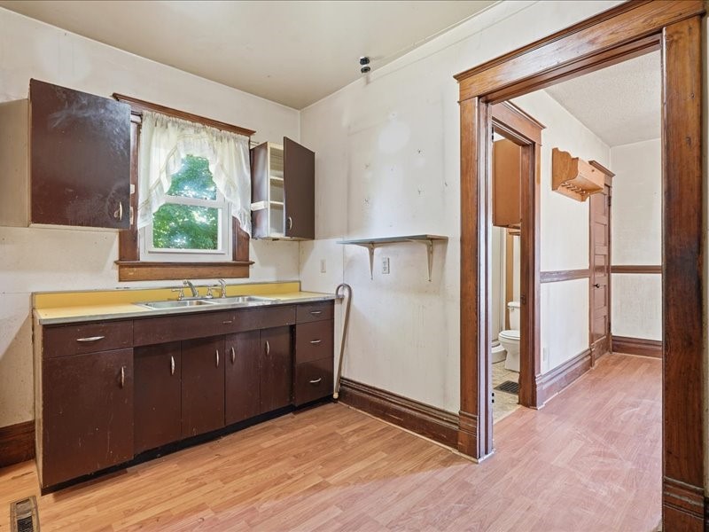224 Park Avenue Rowley IA 52329