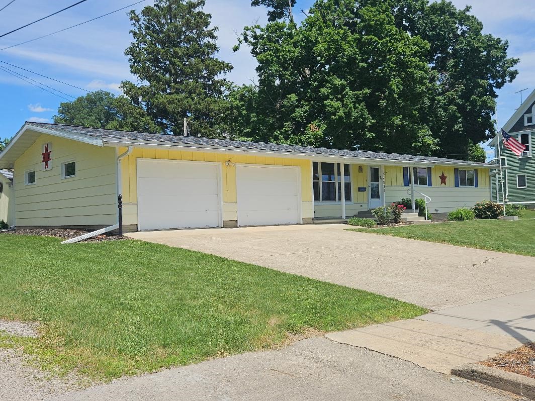 808 18th Street Belle Plaine IA 52208