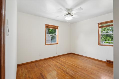 2432 9th Avenue SW Cedar Rapids IA 52404