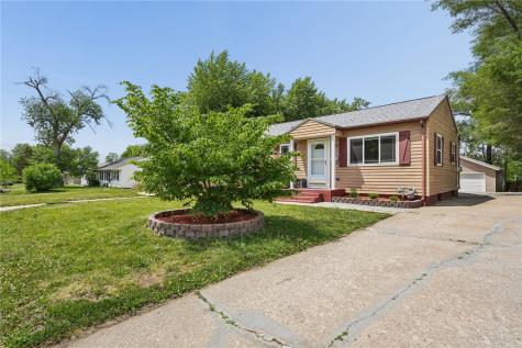 2432 9th Avenue SW Cedar Rapids IA 52404