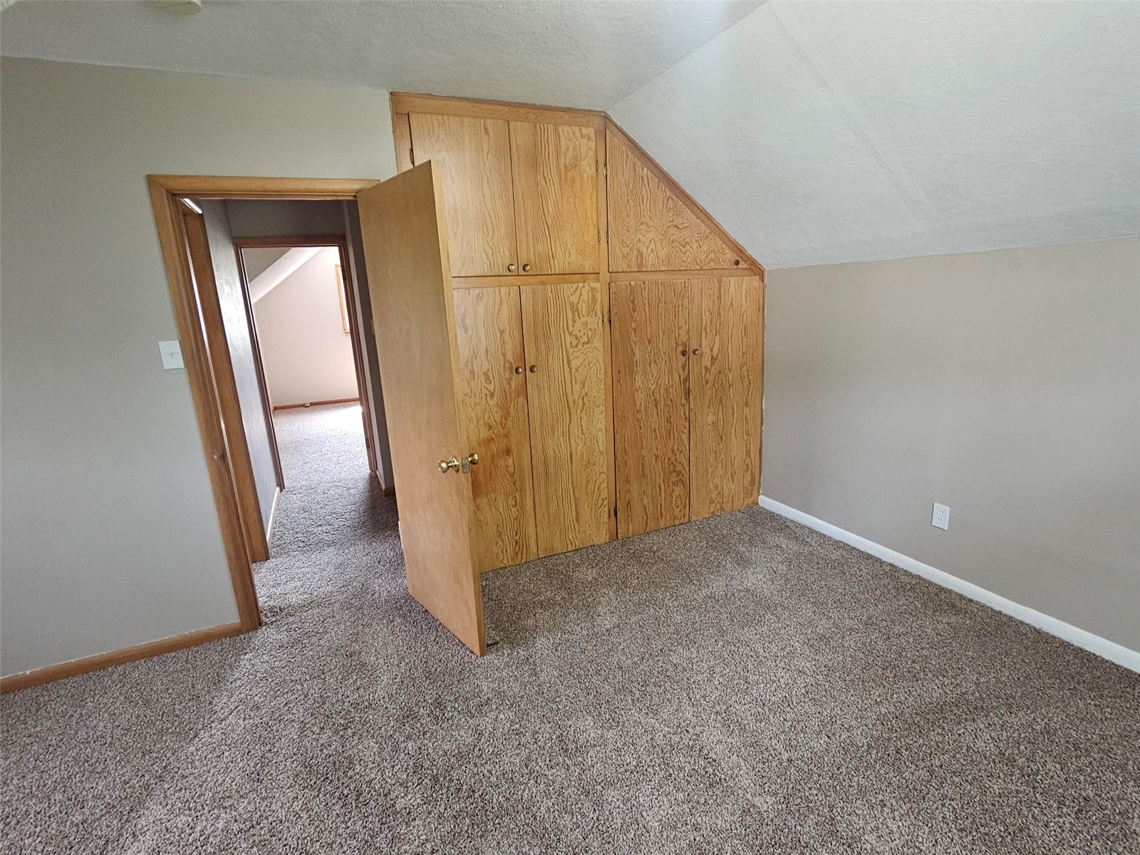 1460 Hollywood Boulevard NE Cedar Rapids IA 52402