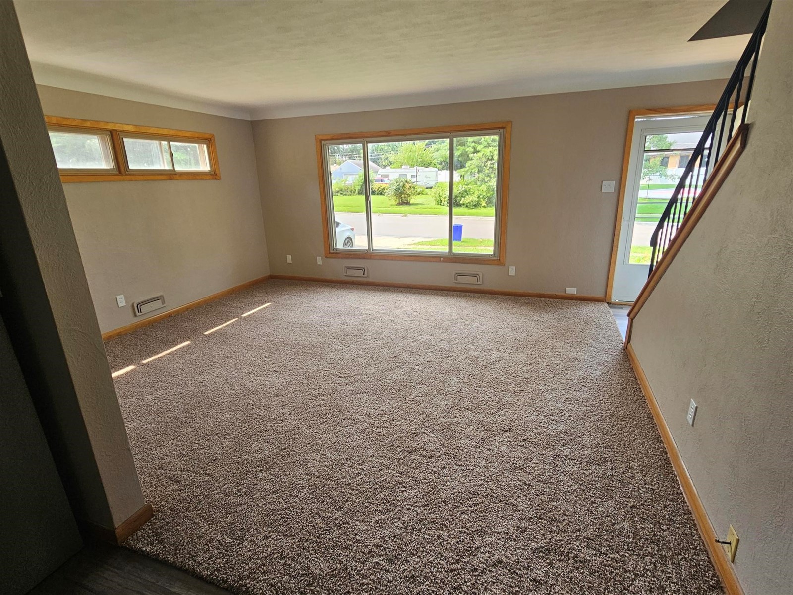 1460 Hollywood Boulevard NE Cedar Rapids IA 52402