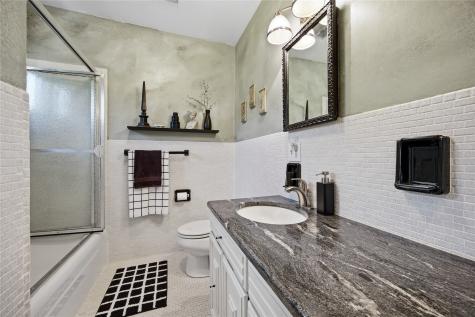 21 Fairview Knoll NE Iowa City IA 52240