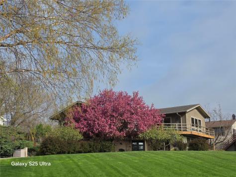 21 Fairview Knoll NE Iowa City IA 52240