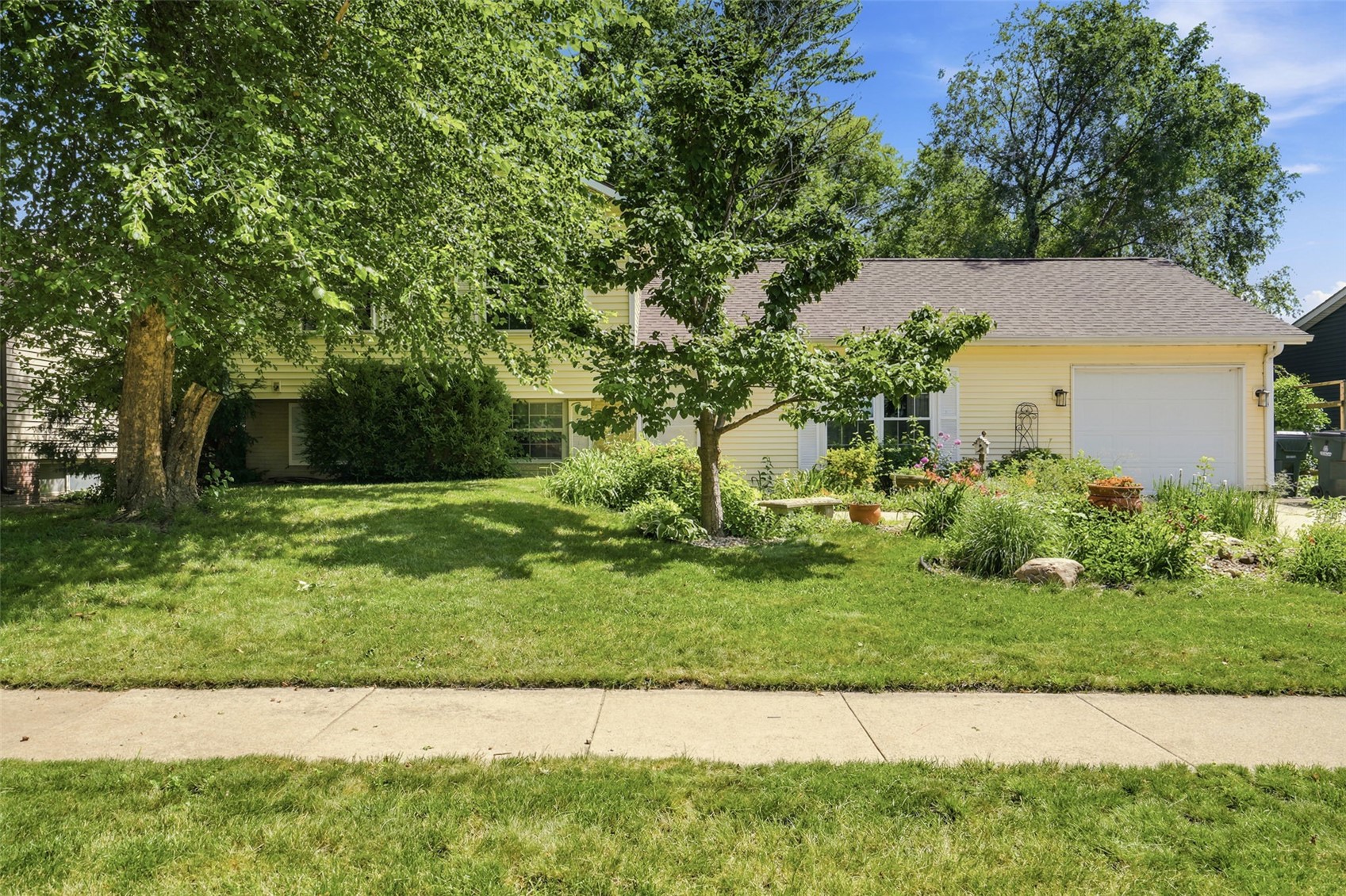 3911 Blue Mound Drive NE Cedar Rapids IA 52402