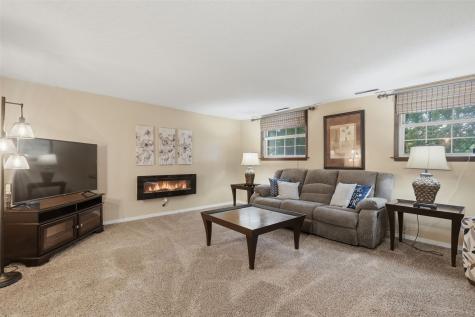 3911 Blue Mound Drive NE Cedar Rapids IA 52402