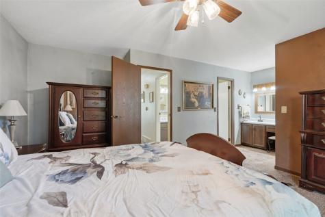 3911 Blue Mound Drive NE Cedar Rapids IA 52402