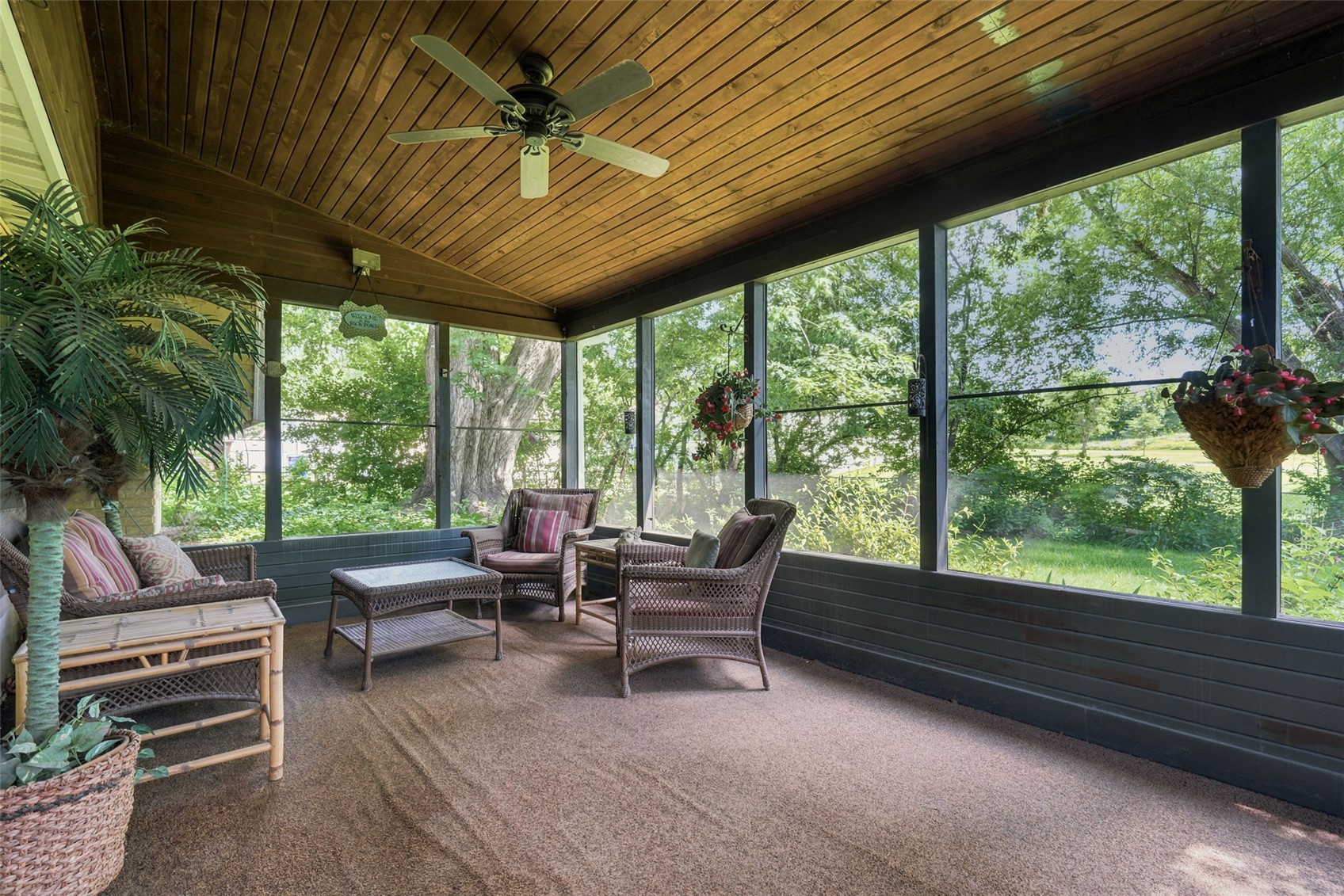 3911 Blue Mound Drive NE Cedar Rapids IA 52402