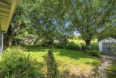 3911 Blue Mound Drive NE Cedar Rapids IA 52402