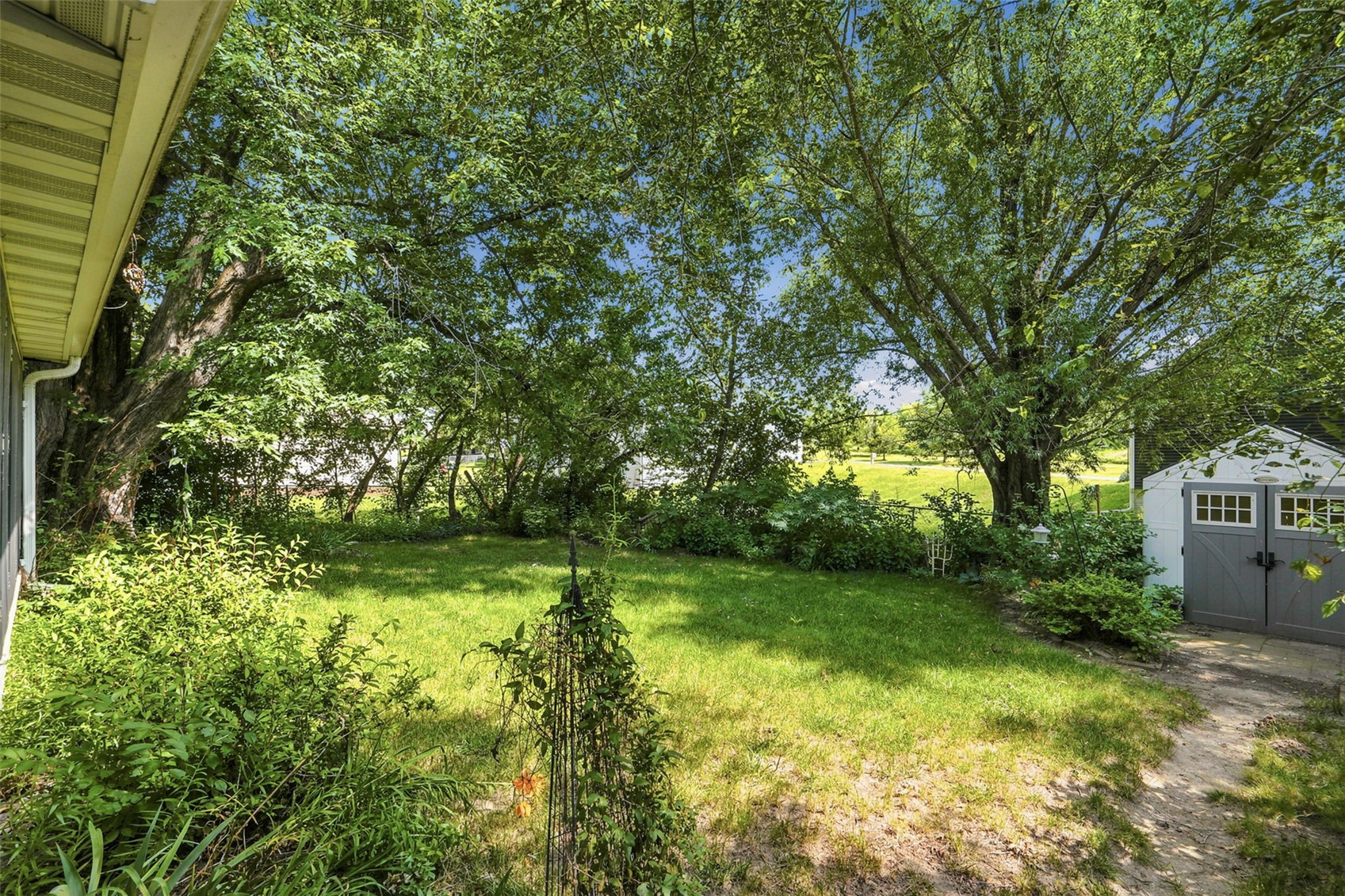 3911 Blue Mound Drive NE Cedar Rapids IA 52402