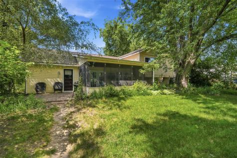3911 Blue Mound Drive NE Cedar Rapids IA 52402
