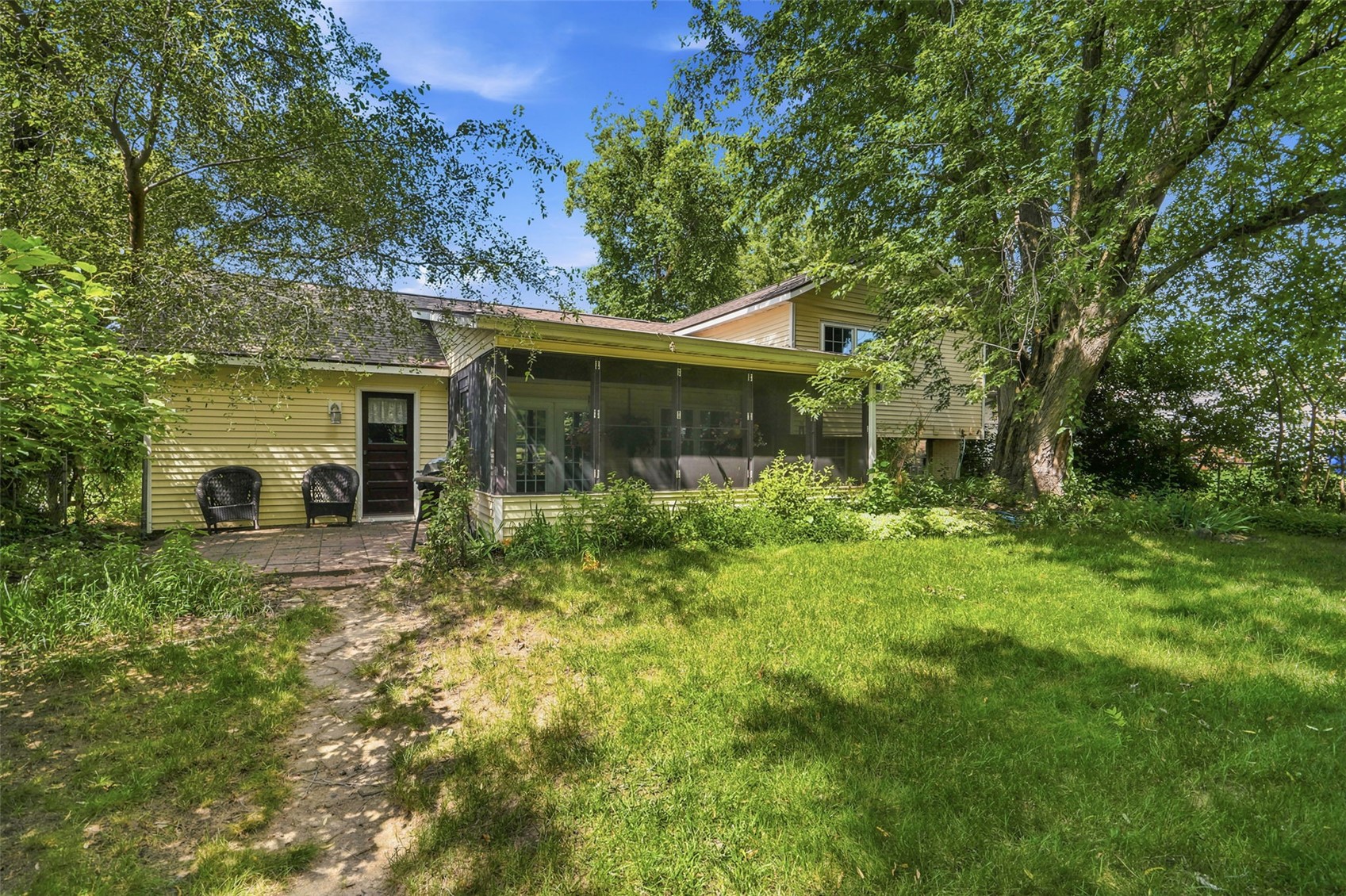 3911 Blue Mound Drive NE Cedar Rapids IA 52402