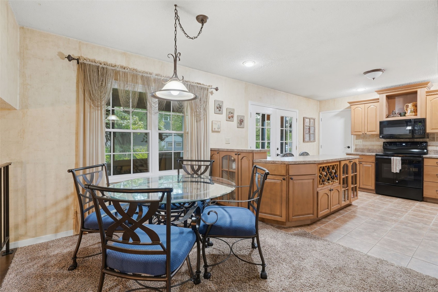 3911 Blue Mound Drive NE Cedar Rapids IA 52402
