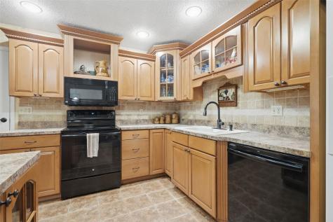 3911 Blue Mound Drive NE Cedar Rapids IA 52402