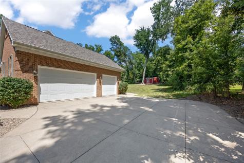 4600 Deer View Road Cedar Rapids IA 52411