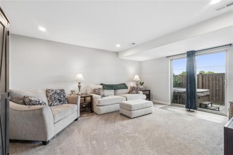 905 Carl Court Solon IA 52333