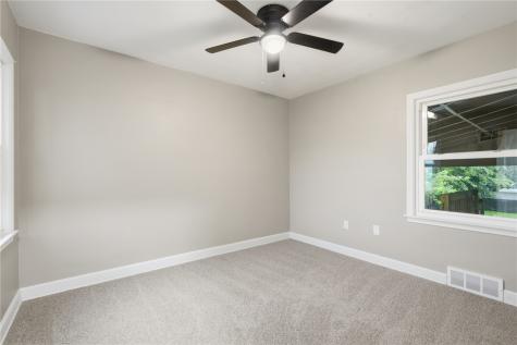 1050 27th Street NE Cedar Rapids IA 52402