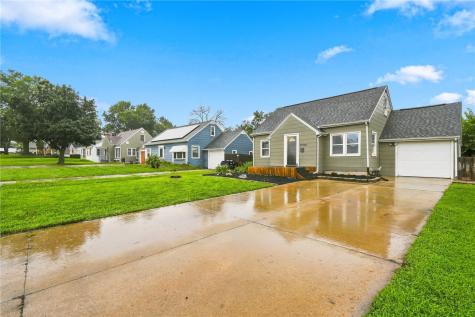 1050 27th Street NE Cedar Rapids IA 52402