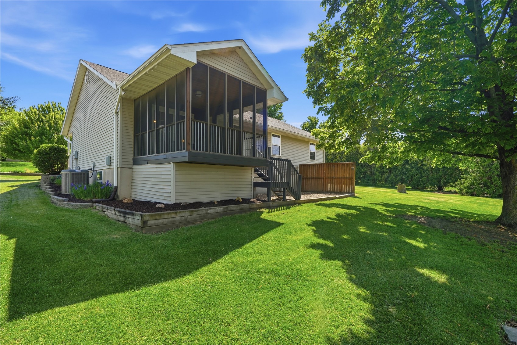 904 6th Avenue Coggon IA 52218