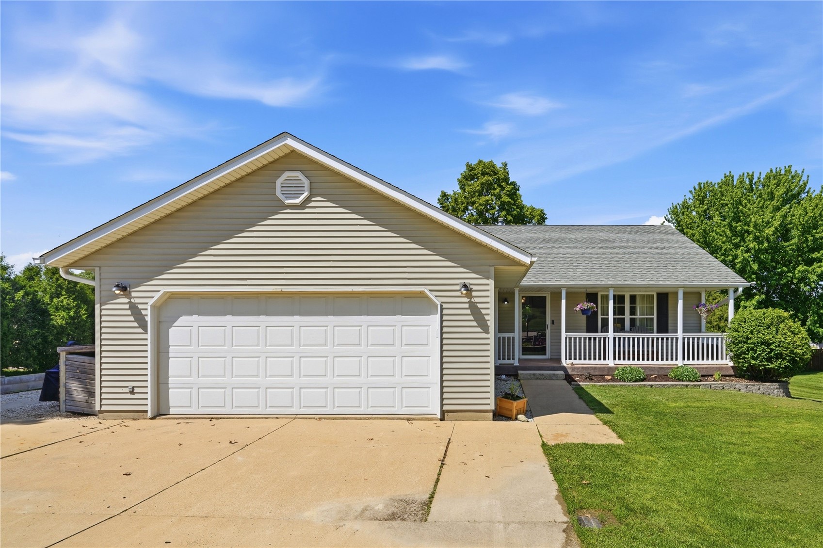 904 6th Avenue Coggon IA 52218
