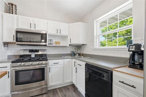 904 6th Avenue Coggon IA 52218