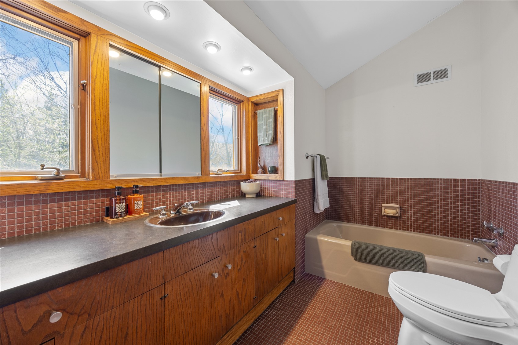 12 Fairview Knoll NE Iowa City IA 52240