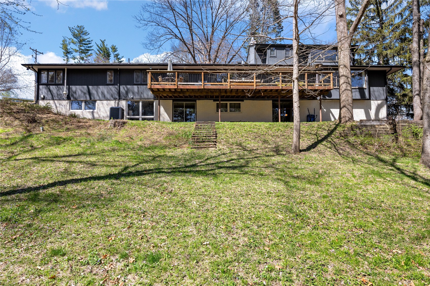 12 Fairview Knoll NE Iowa City IA 52240