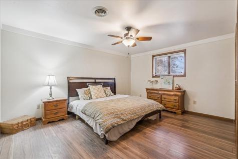 912 E 2nd Street Vinton IA 52349
