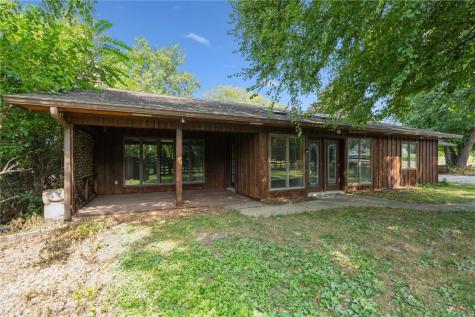 912 E 2nd Street Vinton IA 52349