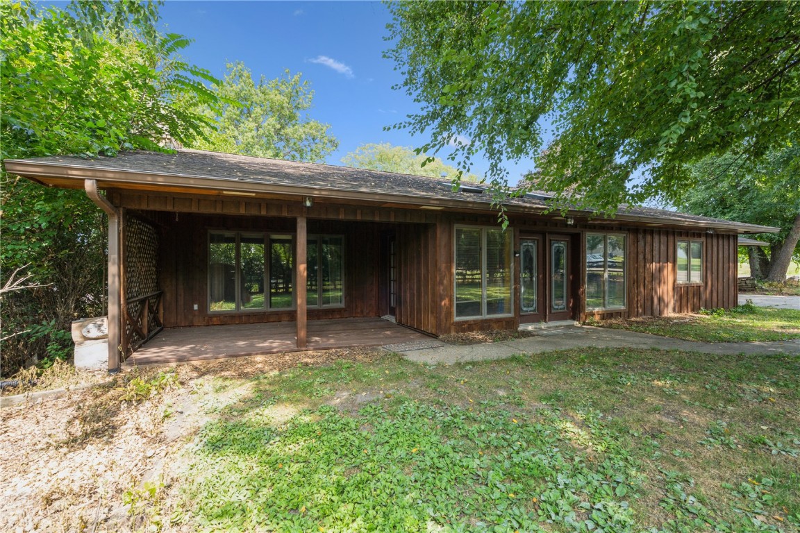 912 E 2nd Street Vinton IA 52349