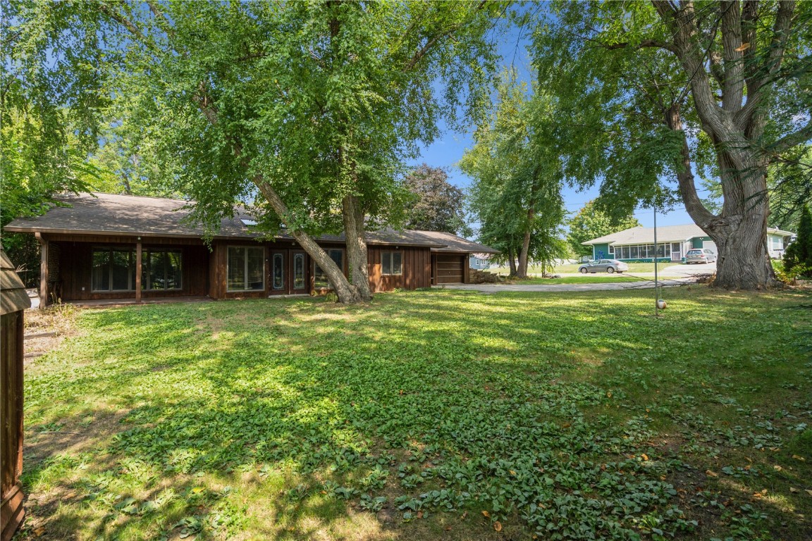 912 E 2nd Street Vinton IA 52349