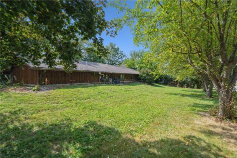 912 E 2nd Street Vinton IA 52349