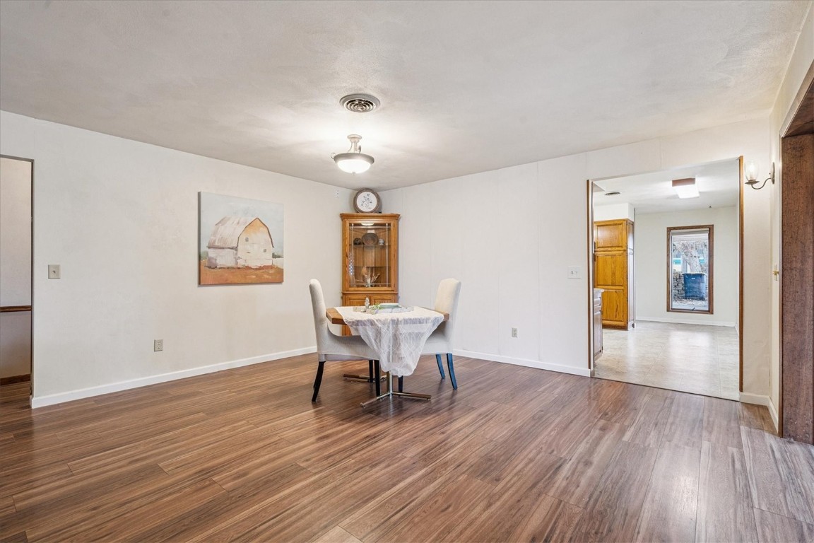 912 E 2nd Street Vinton IA 52349