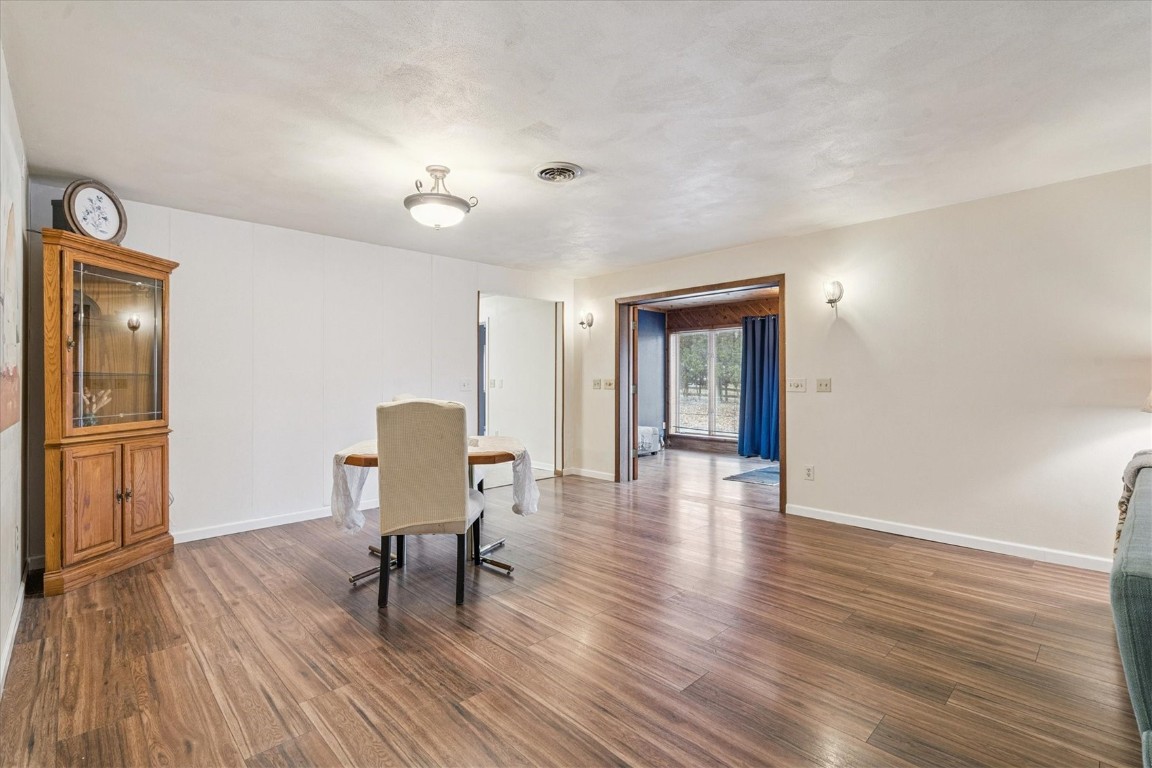 912 E 2nd Street Vinton IA 52349