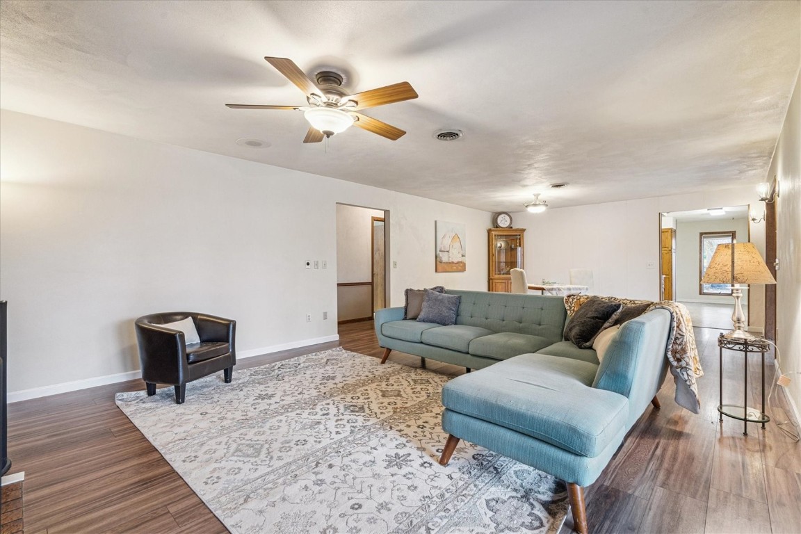 912 E 2nd Street Vinton IA 52349