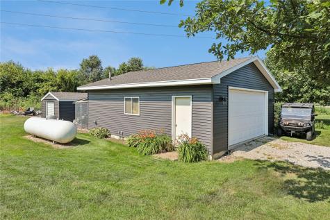 1065 Shae Drive Palo IA 52324