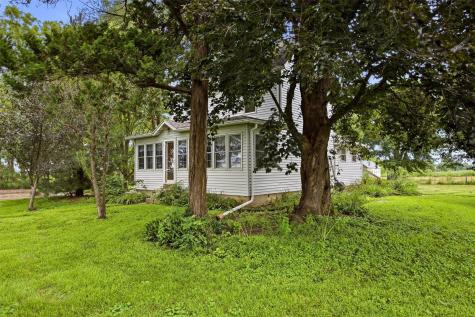 1059 210th Street Nichols IA 52766
