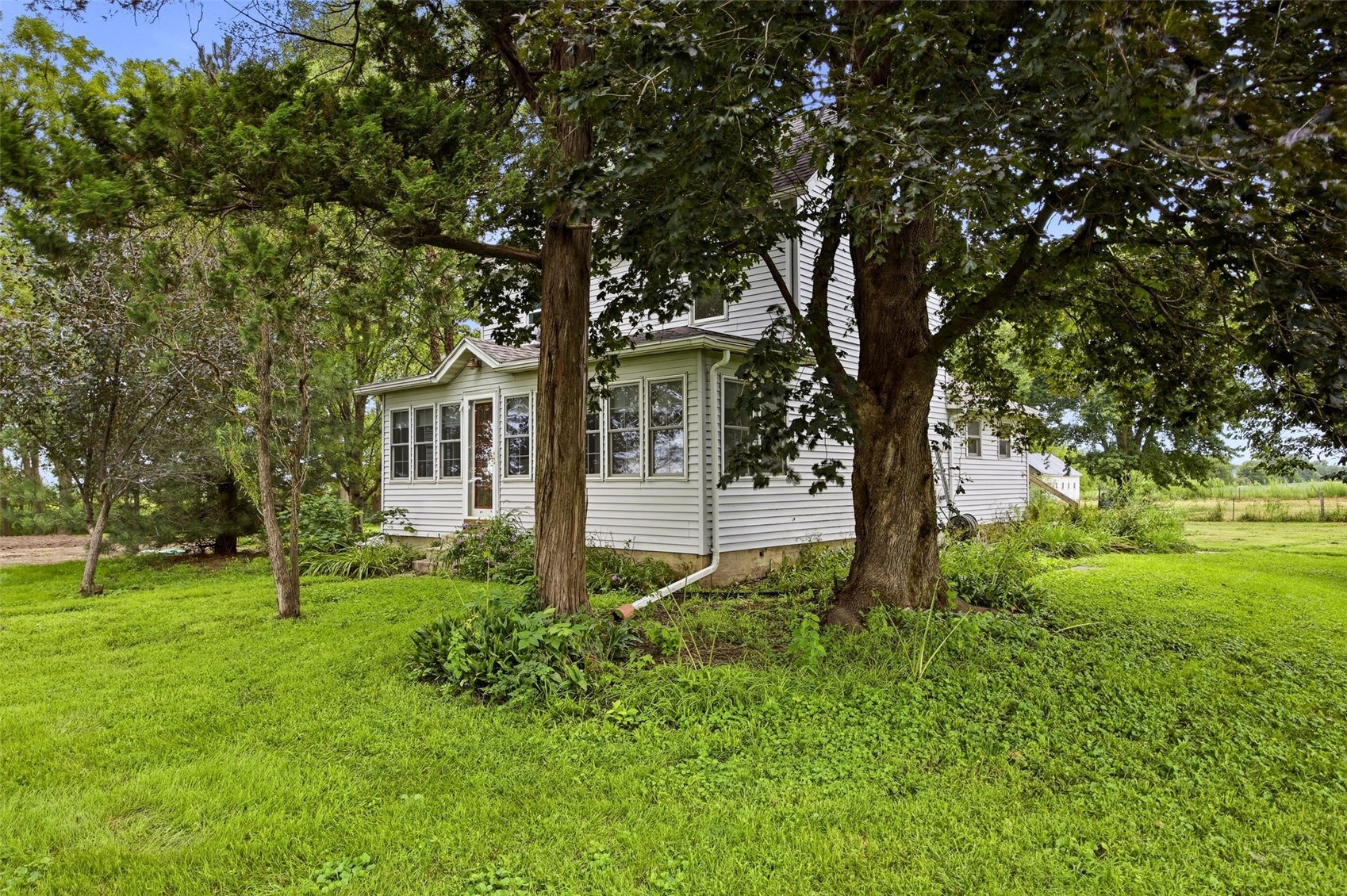 1059 210th Street Nichols IA 52766