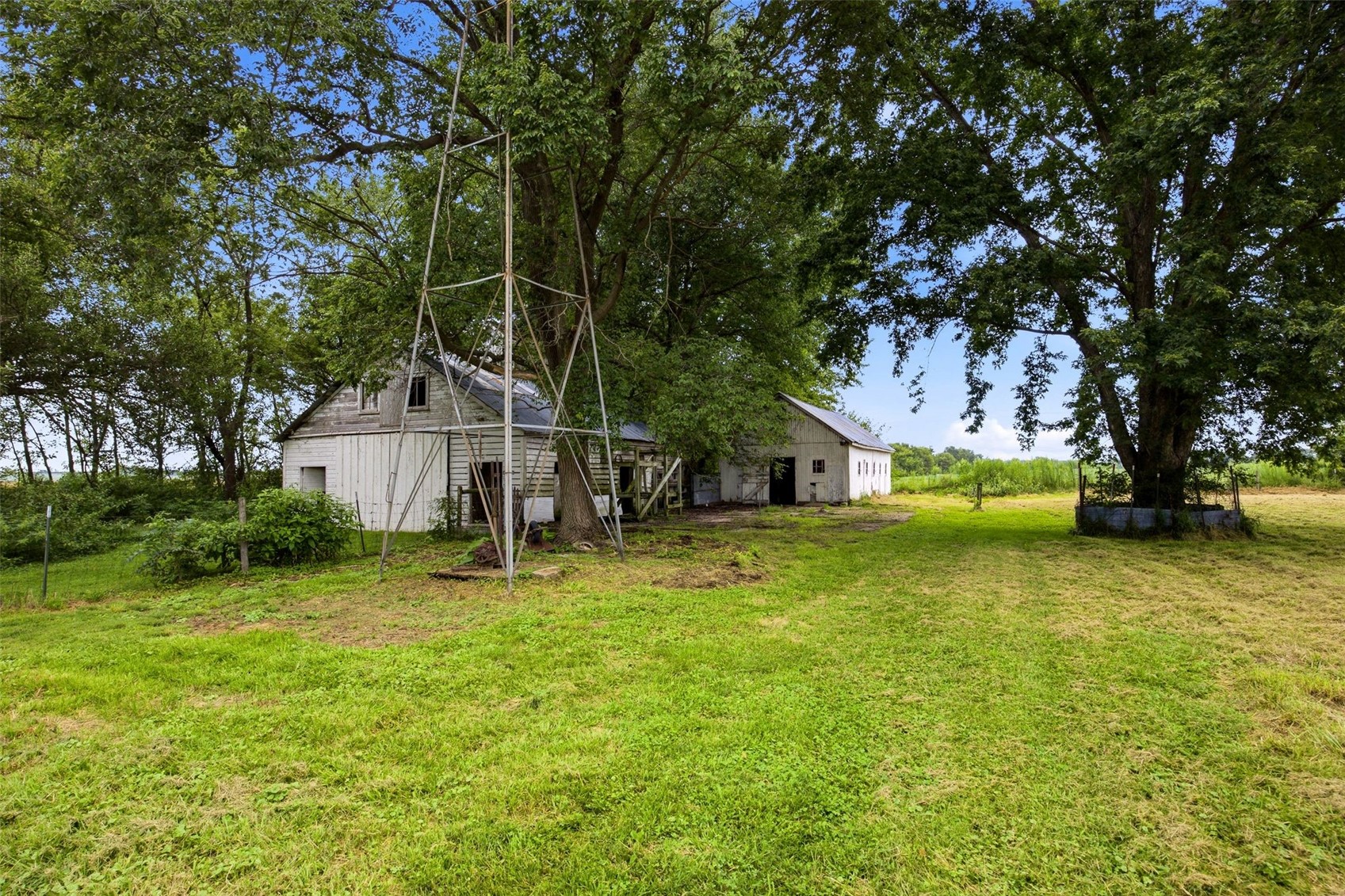 1059 210th Street Nichols IA 52766