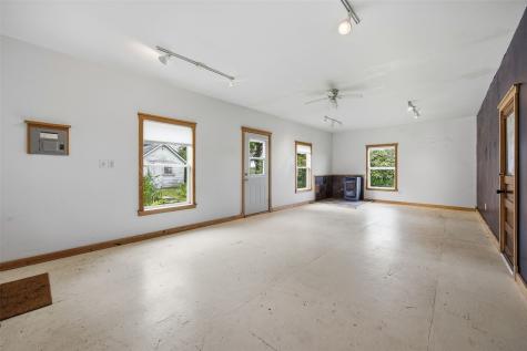 1059 210th Street Nichols IA 52766