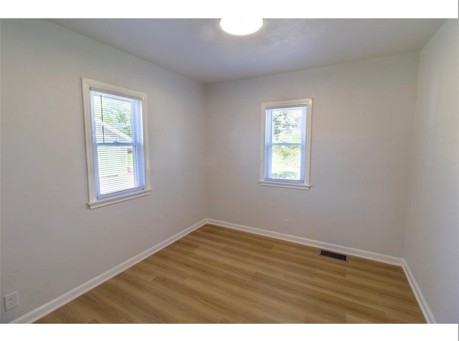 1230 Belmont Parkway NW Cedar Rapids IA 52405