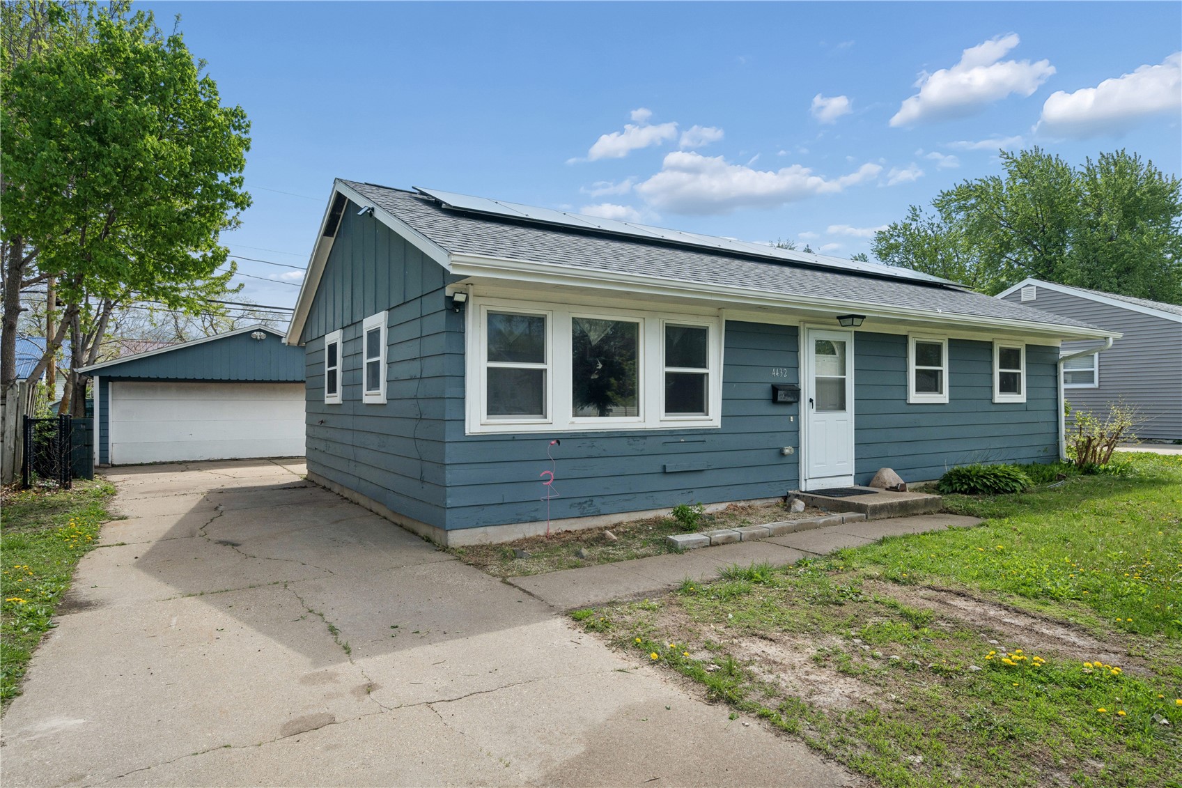 4432 Sherman Street NE Cedar Rapids IA 52402
