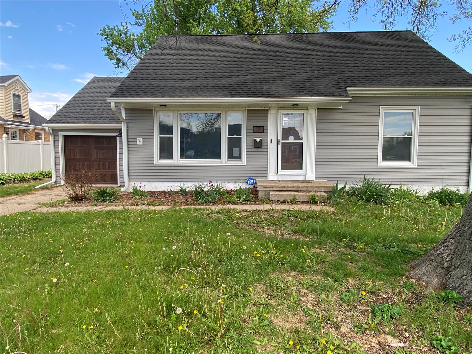 1074 27th Street NE Cedar Rapids IA 52402