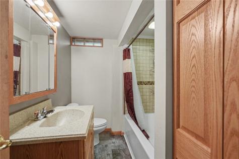 703 E State Street Williamsburg IA 52361