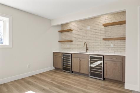 980 17th Avenue SW Mt Vernon IA 52314