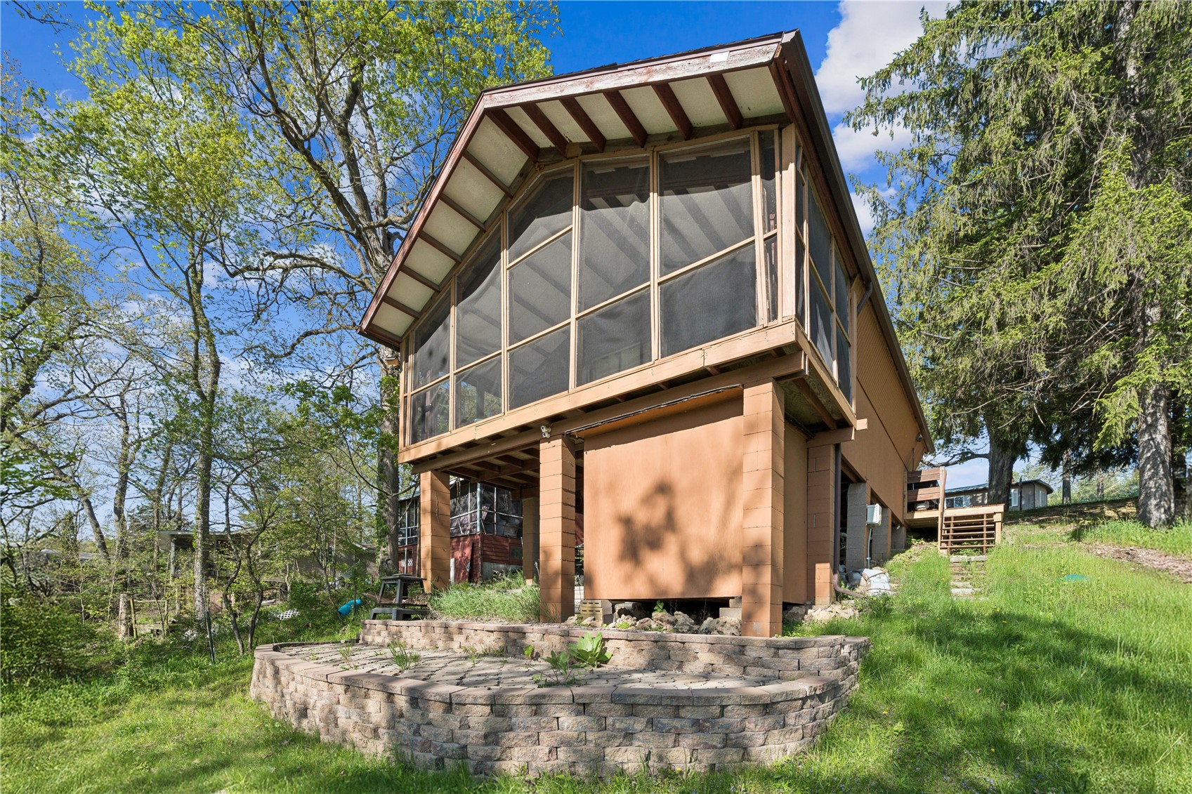 22107 Spruce Street IA 52303