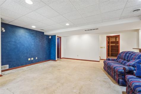 704 18th Street W Vinton IA 52349