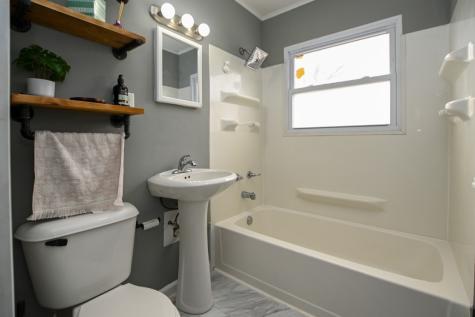 4712 F Avenue NE Cedar Rapids IA 52402