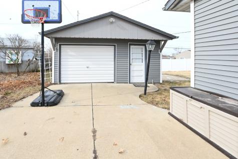 4712 F Avenue NE Cedar Rapids IA 52402