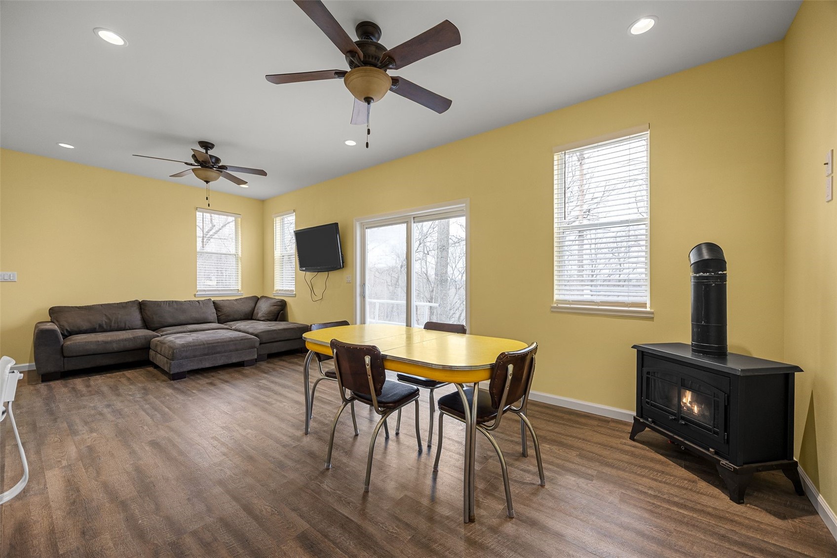 26391 215th Avenue Delhi IA 52223